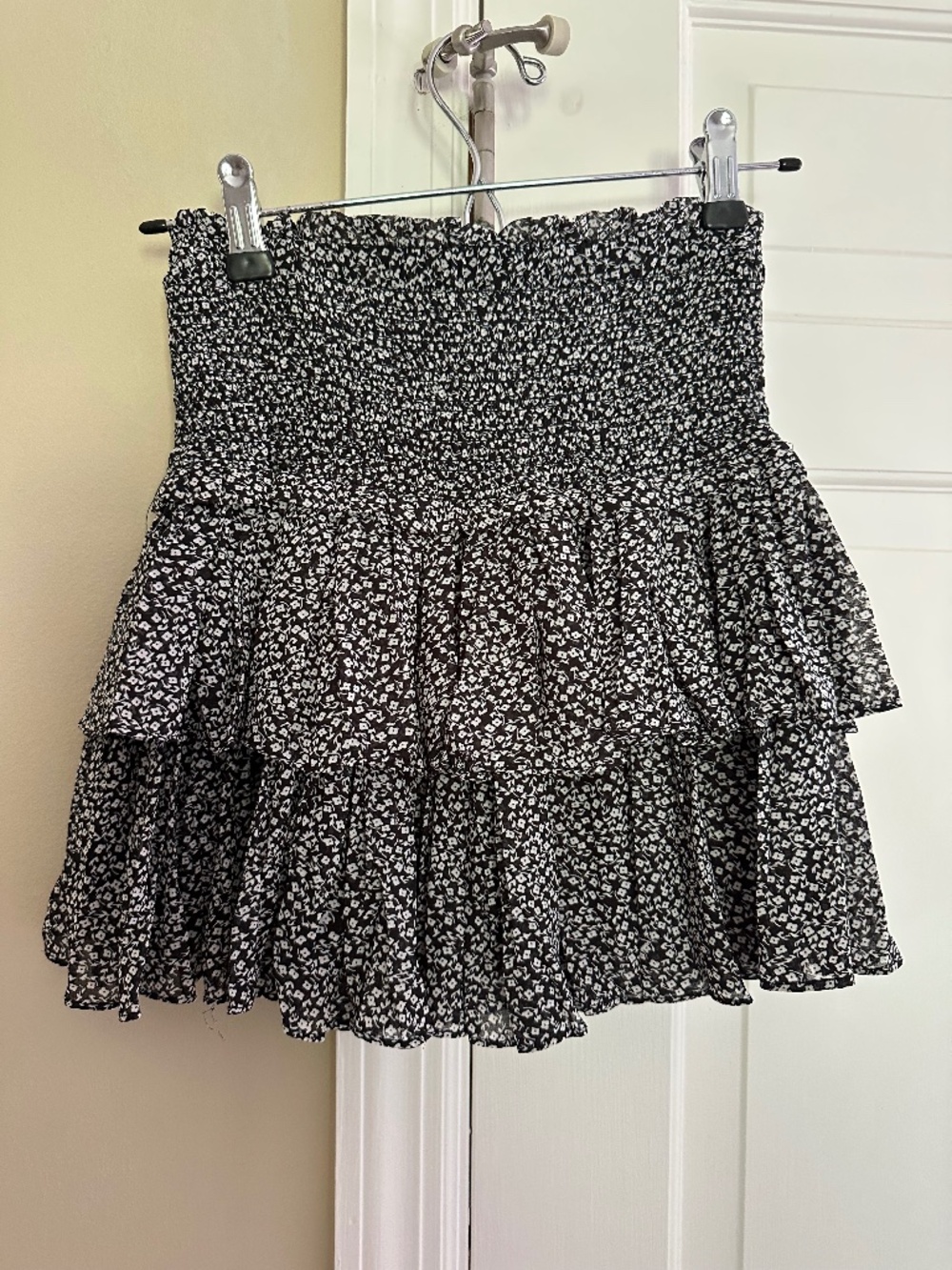 RESET by Jane Black & White Floral Ruffle Skirt in Size Small